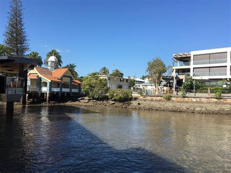 cheap accommodation bulimba area